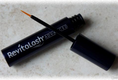 What effect gives the eyelash conditioner