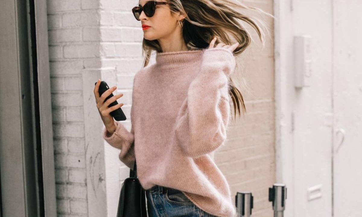 With what to wear pink sweater