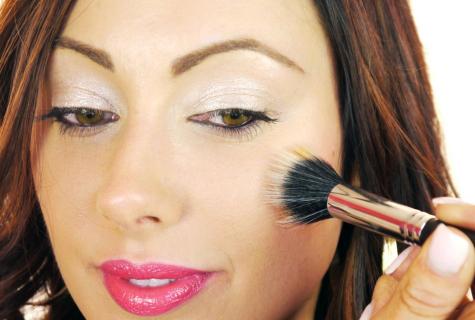 How to look expensively and simply: make-up and hairstyle