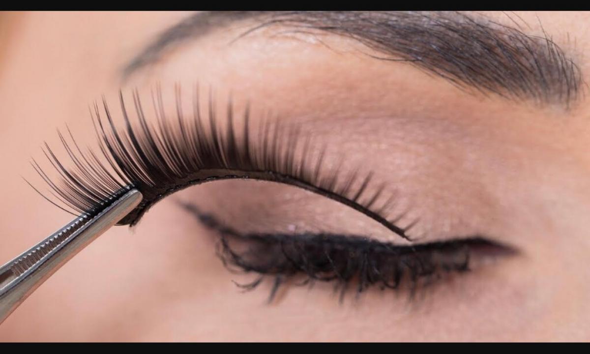 How to make eyelashes is more dark