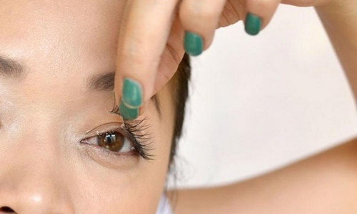 How to remove artificial eyelashes