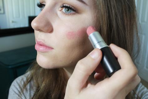 As it is correct to use blush