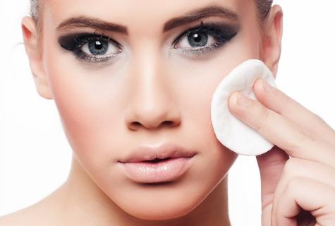 Natural products for removal of make-up