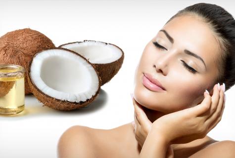 Cosmetologists about use of almond oil for strengthening of hair and nails
