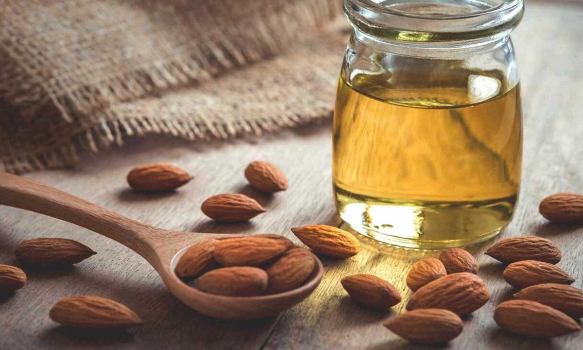 Use of almond oil