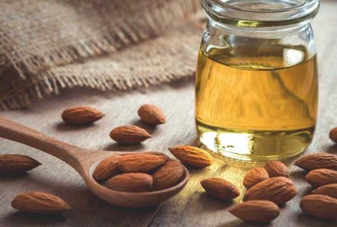 Use of almond oil