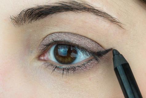 How to learn to make up eyes with eyeliner