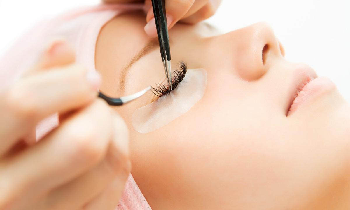 Eyelash extension: pros and cons