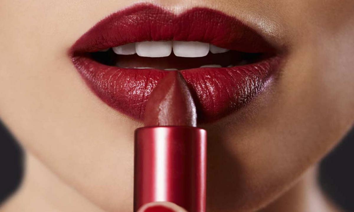 How to pick up the shade of red lipstick