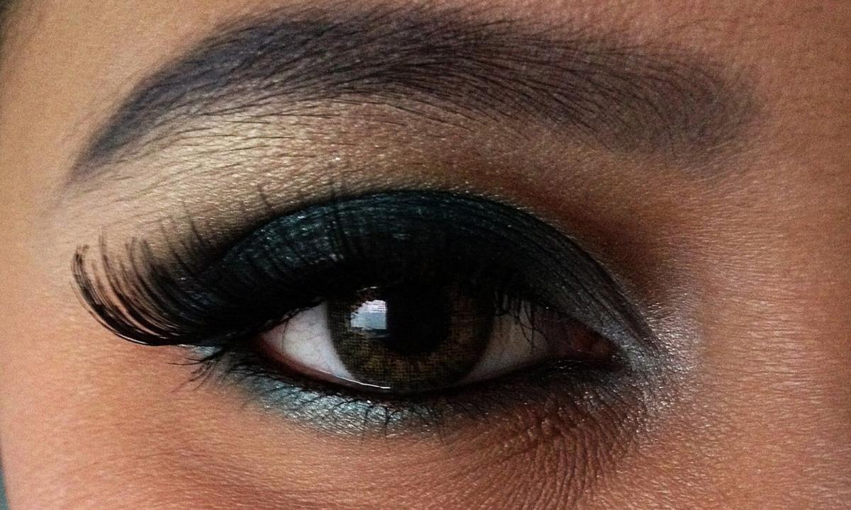 Easy evening make-up for green eyes