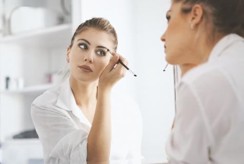 How to put on and make up on appointment