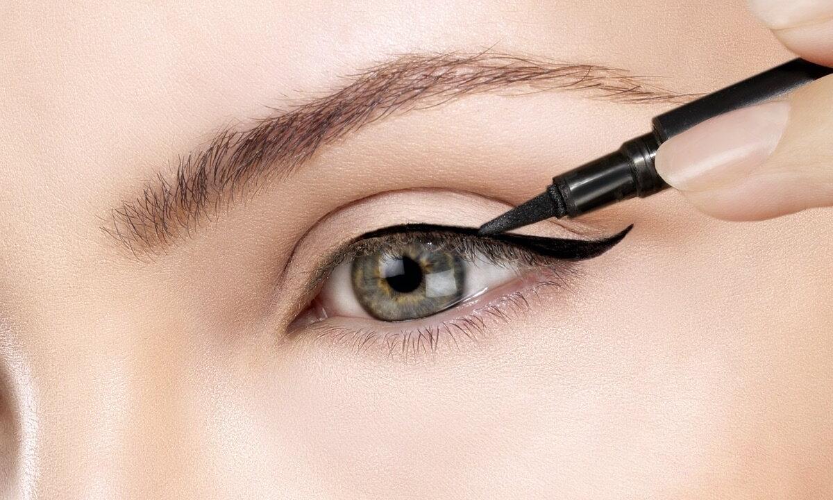 How to make up eyes with liquid eyeliner