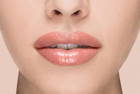 What lipstick increases the volume of lips