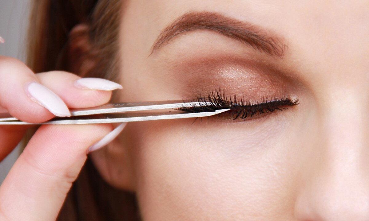 How to use false eyelashes