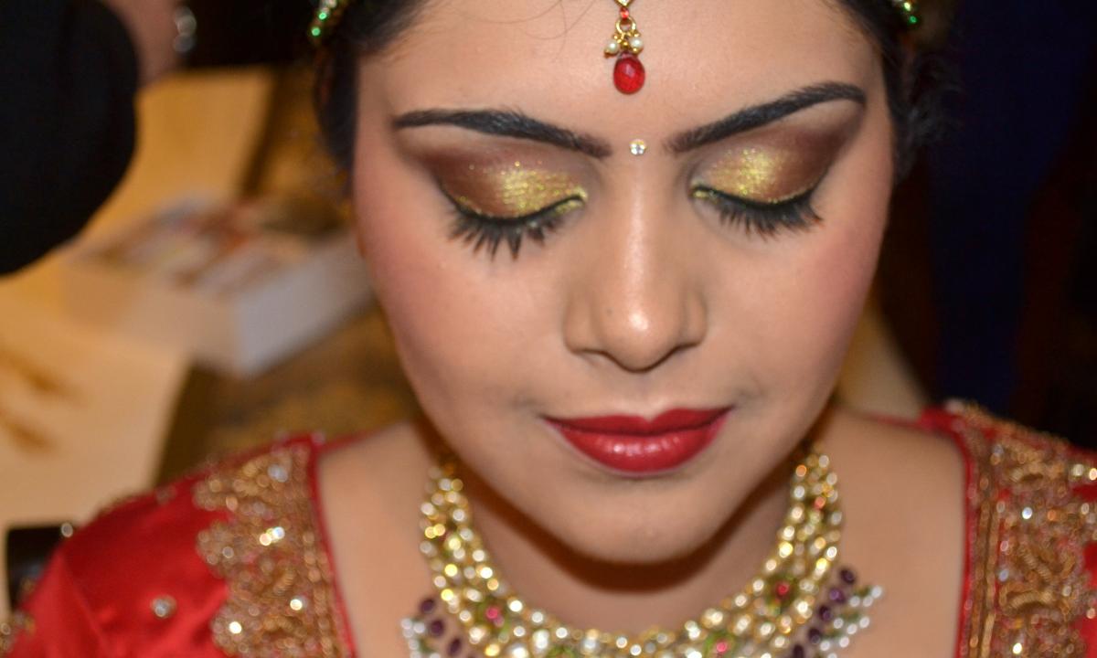 How to make the Indian make-up