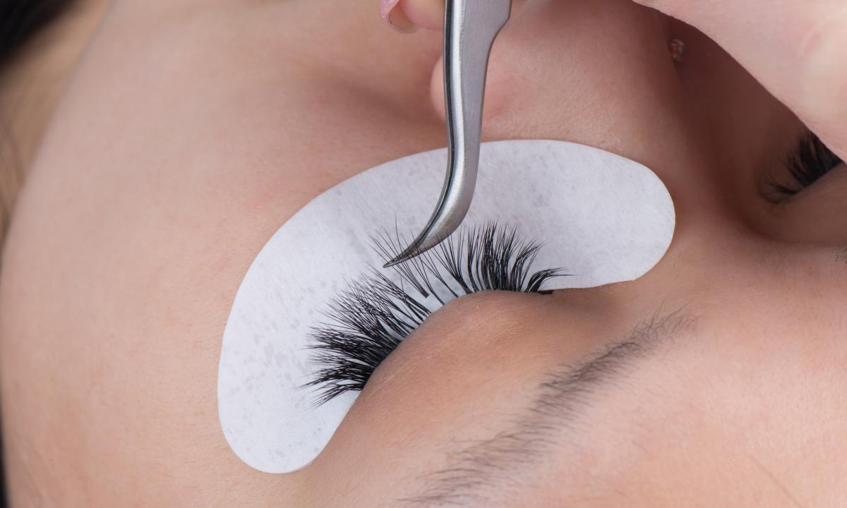How to paste puchkovy eyelashes