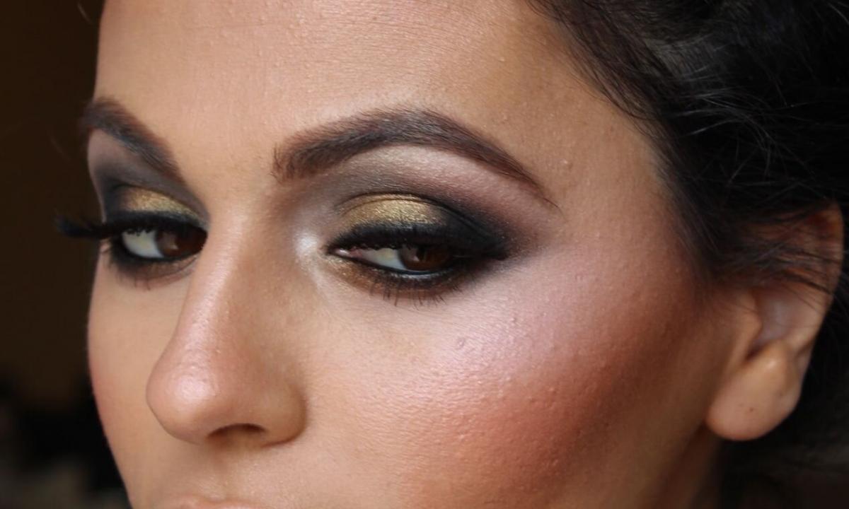 What features at Smokey's make-up ice