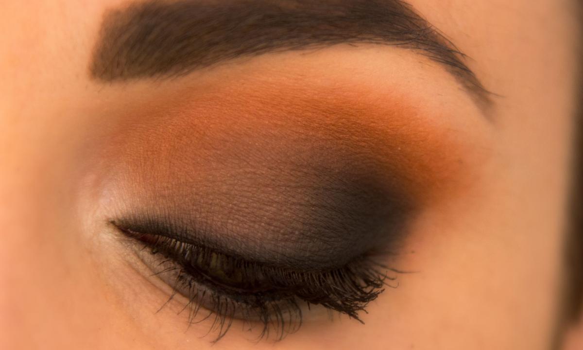 How to make up black shadows