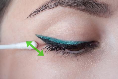 How to draw arrows in the eyes with eyeliner and pencil