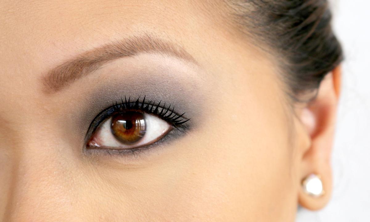 How to do make-up with gray eyes