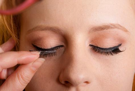 How to unstick false eyelashes