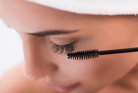 How to attach eyelashes