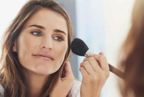 How to pick up make-up to clothes