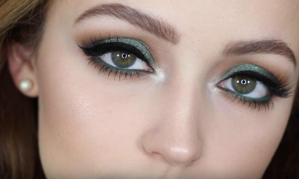 How to pick up shadows to green eyes
