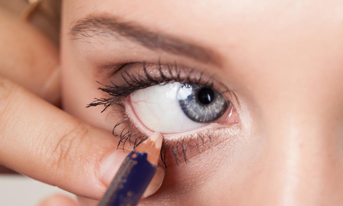 How to make up lower eyelid
