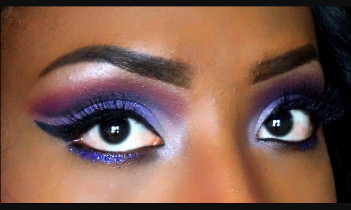 What make-up will approach blue dress