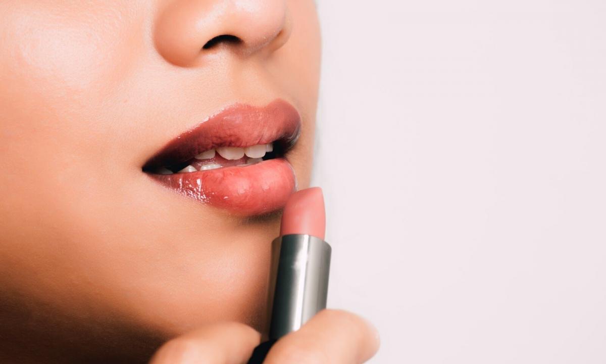 What color of lipstick has to be on your lips