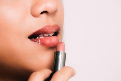 What color of lipstick has to be on your lips