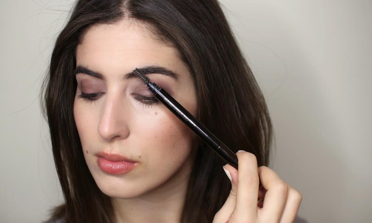 Pencil for eyebrows: rules of use