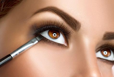 Beautiful make-up of eyes: step-by-step description