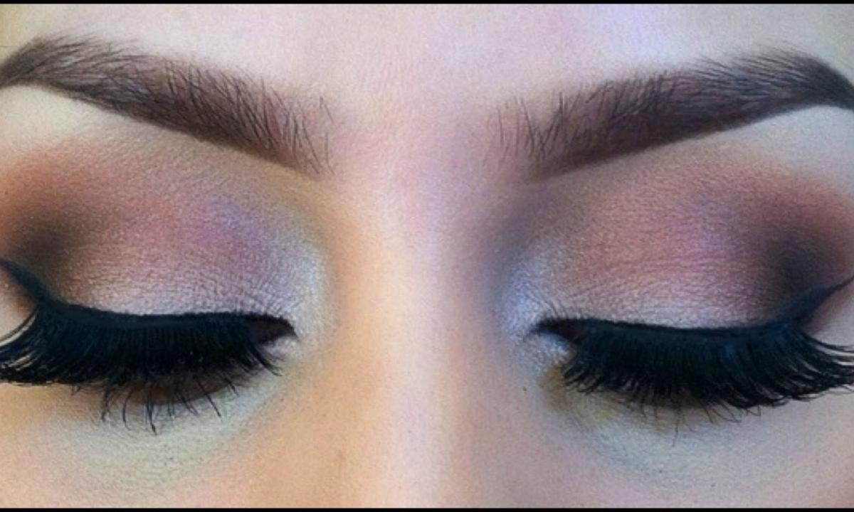 How to make up eyes gray shadows