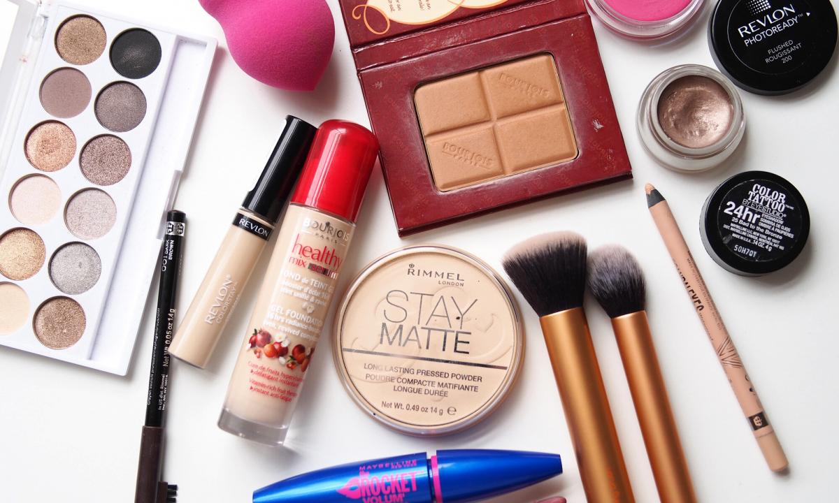 What needs to be had in make-up bag for ideal make-up