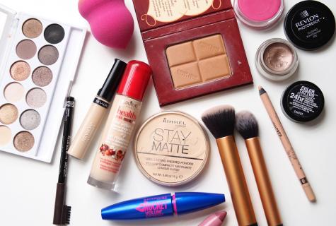 What needs to be had in make-up bag for ideal make-up