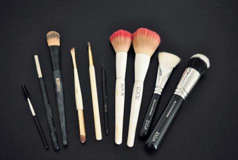 How to look after brushes for make-up