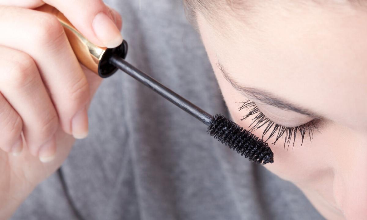 How to dilute mascara