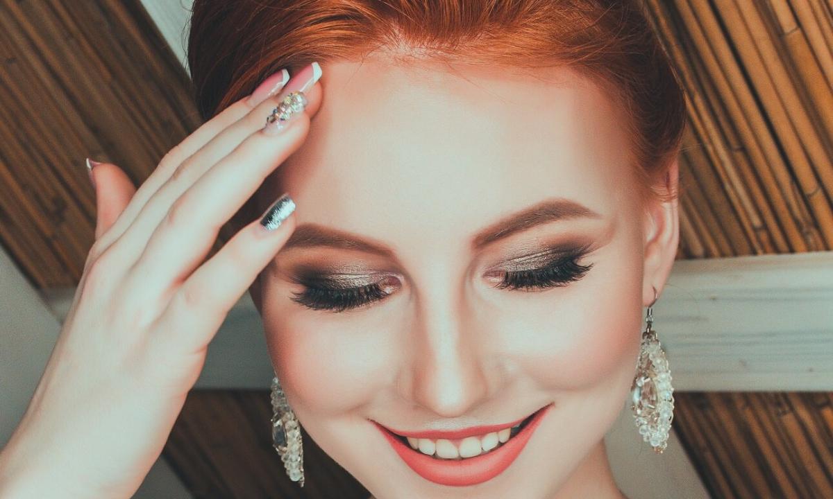 Features of make-up for red-haired brides