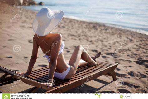 How to sunbathe in sunbed it is correct