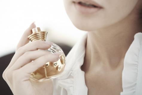 As it is correct to choose perfume for women as a gift