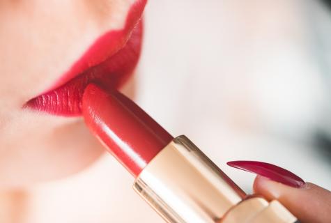 How to pick up red lipstick