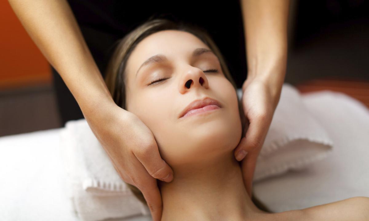 As in house conditions to make lymphatic drainage facial massage
