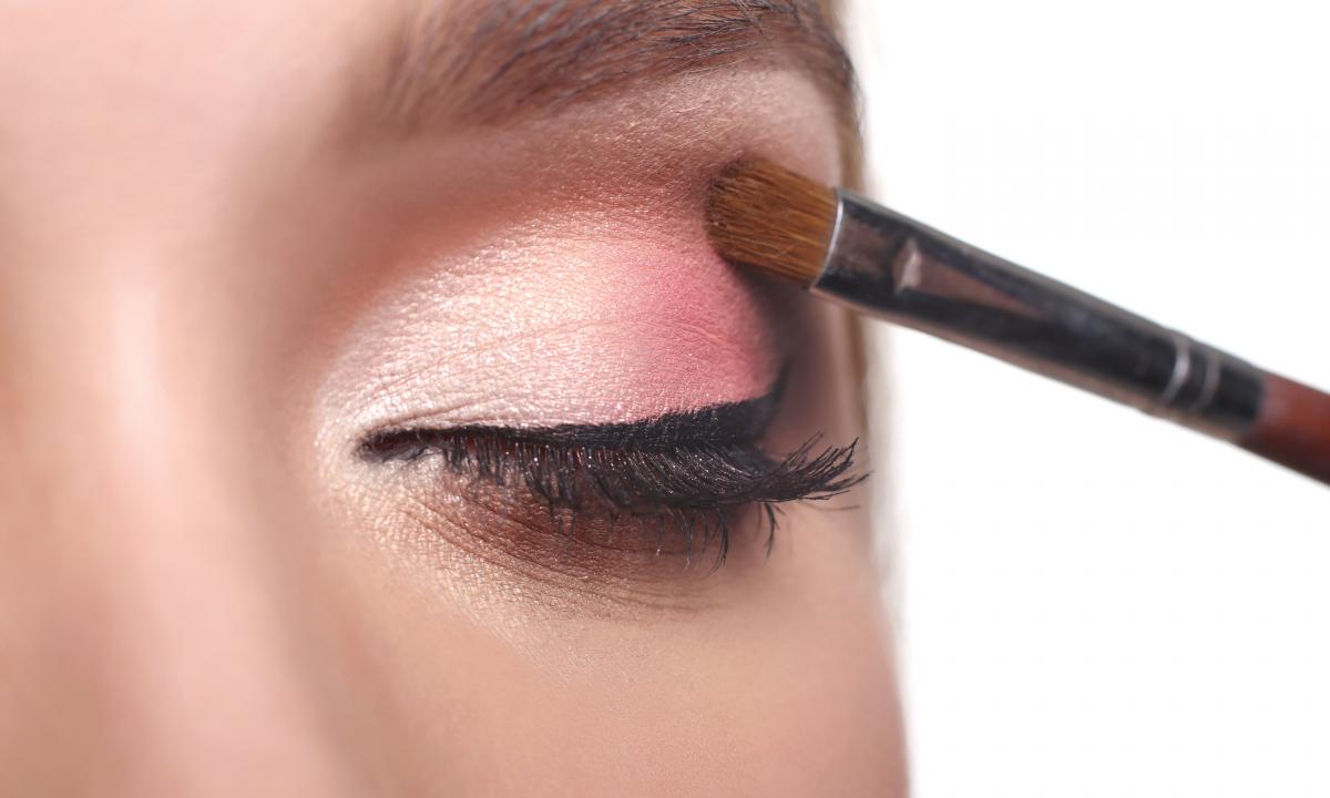 Secrets of makeup artists when drawing make-up