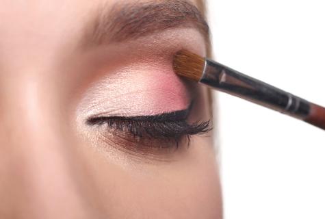 Secrets of makeup artists when drawing make-up