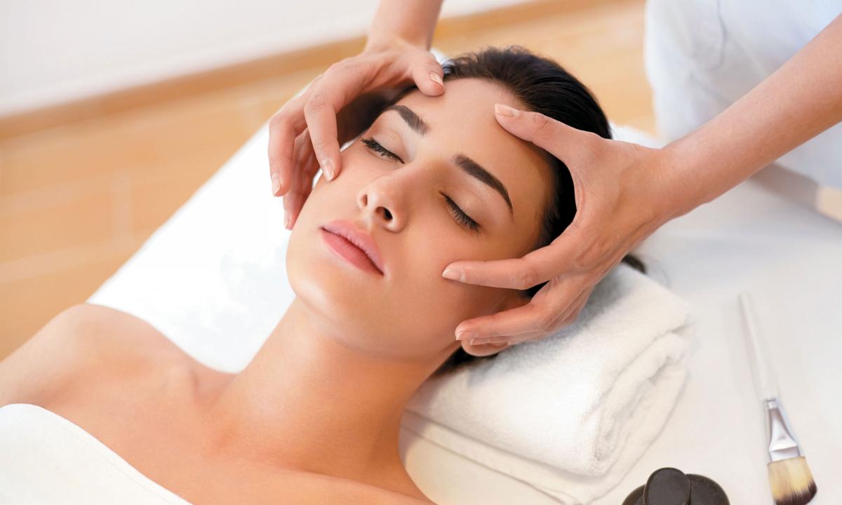 How to prolong youth: three powerful facial massages