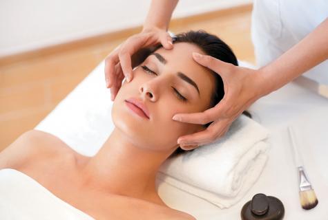 How to prolong youth: three powerful facial massages