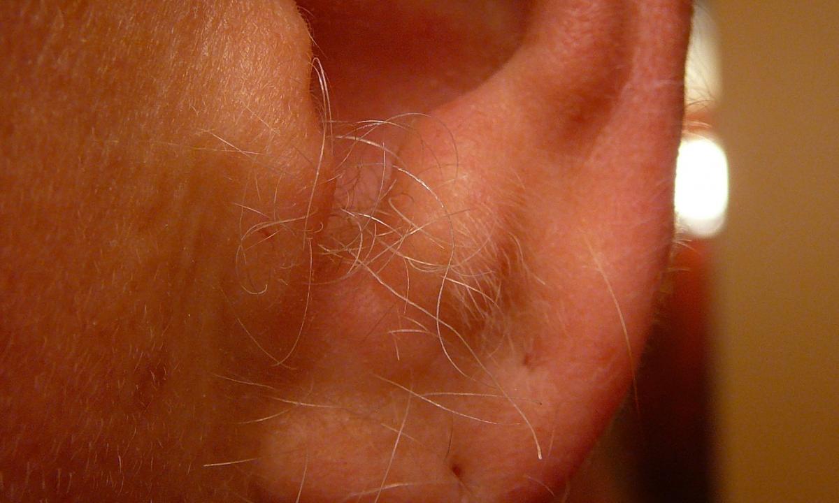 How to close ears hair