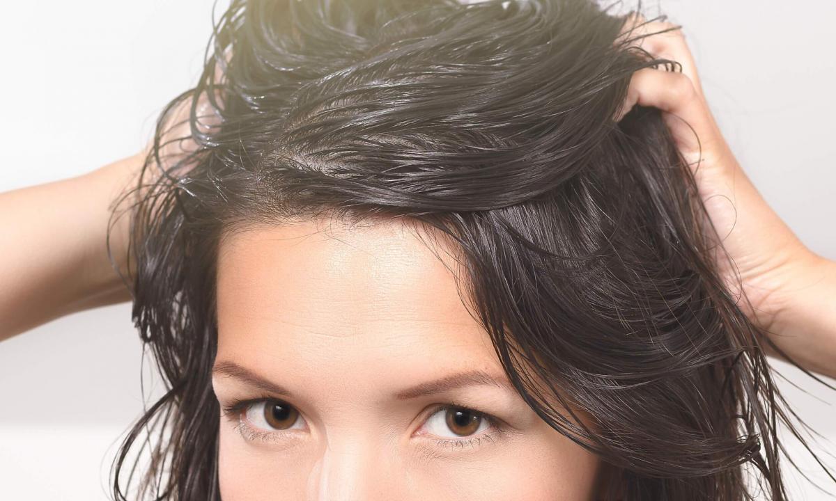 How to clarify colored dark hair